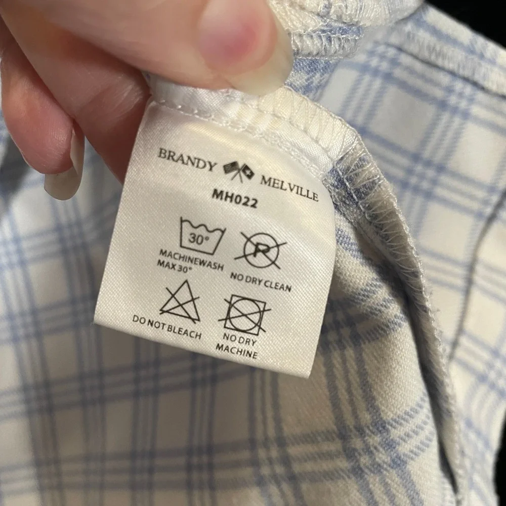 Brandy Melville brandy features light